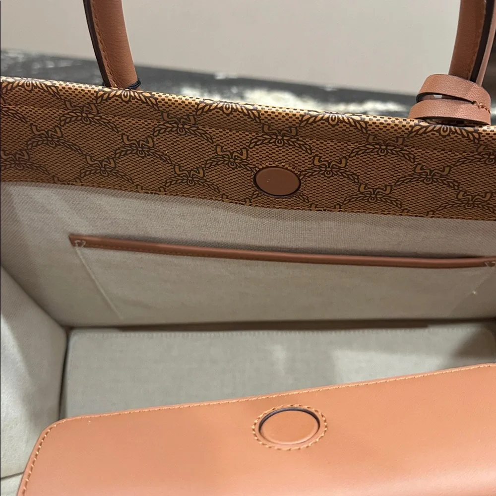 NWT MCM Medium Himmel Lauretos Tote Bag - Picture 11 of 12